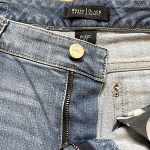 WHBM “Blanc” Straight Leg Jeans – Size 6S | Metallic Stitching+Rhinestone Detail